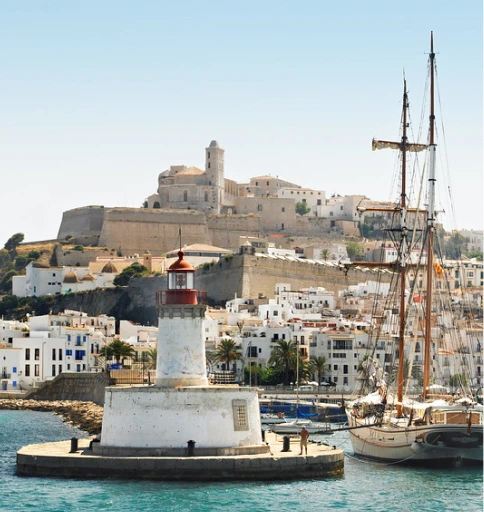 Consignas de equipaje en Ibiza Foto del sitio más turístico de Ibiza